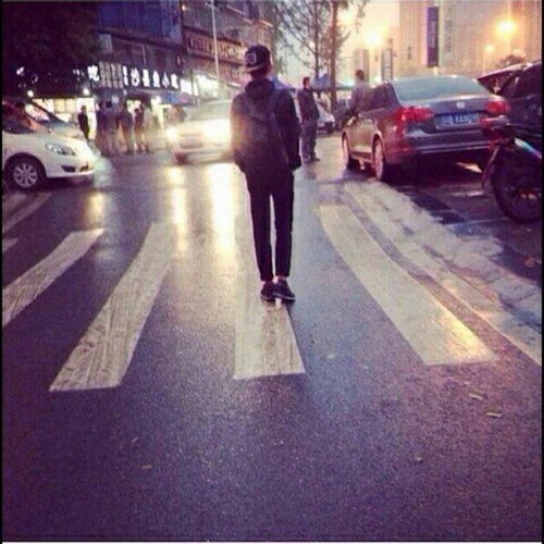  男生qq头像背影带帽子滴