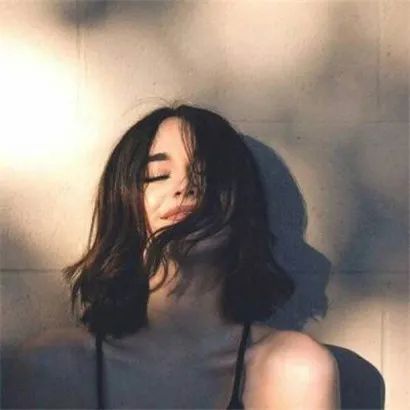  干净慵懒风女生头像