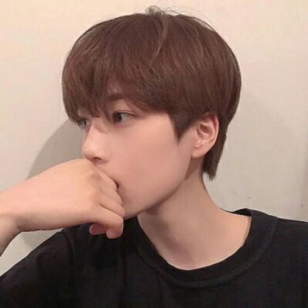  扣扣头像男生,除了长的帅莪什麽都没有