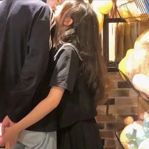  情侣头像抱抱我的宝
