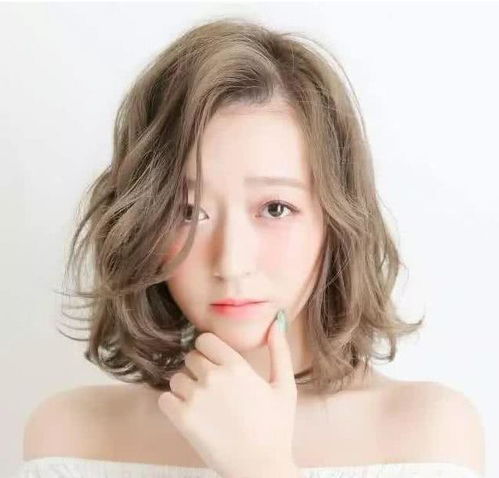  大脸女生请避开这3种发型换下发型会变自信更元气