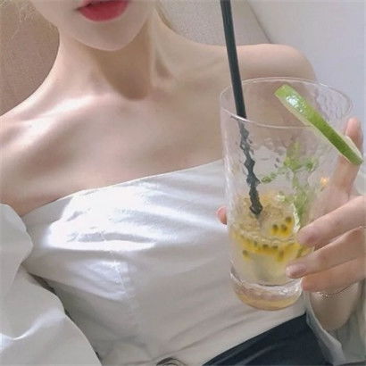  性感女生锁骨露肩仙气高清优质女生头像部位图片
