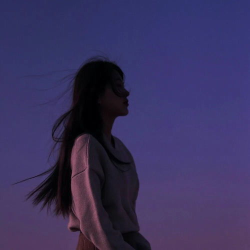  很酷的女生头像