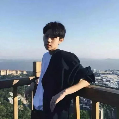 适合小脸男生的几款发型推荐,每款都很帅