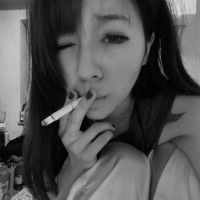  qq姐妹头像一左一右,手里拿着烟的,超拽,霸道点的
