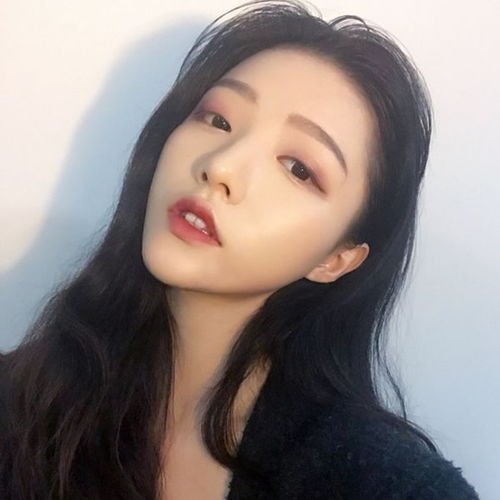  孤独而高傲的野性女人
