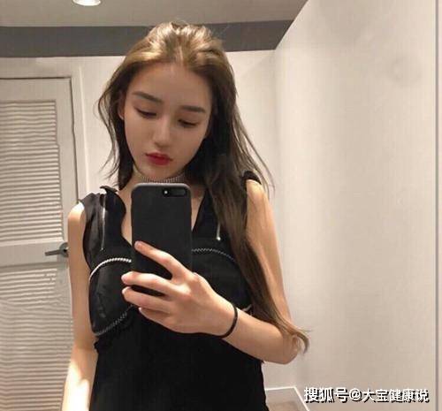 搞笑gif小小年纪就谈恋爱,你给我回家去
