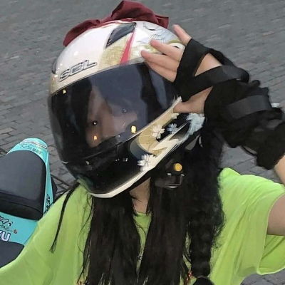  要酷就要穿绿色羲羲羲