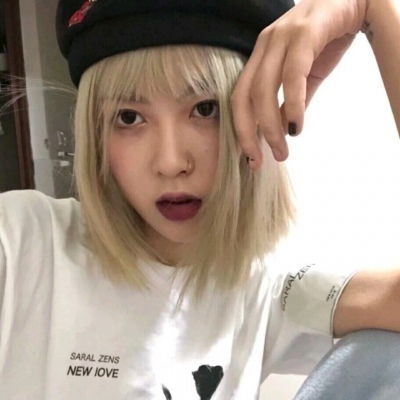  女生qq好冷酷头像图片,不倾城不娇媚不可爱的籹子