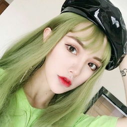  绿色素女头