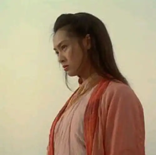  情侣头像你并不是耳聋,只是没有感动