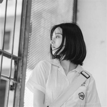  悲伤高冷头像女生黑白,没有能力改变眼前这一切