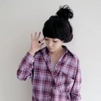  寻一短发女生格子衬衫头像