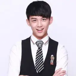  帅出男人味,还懂得保护娘娘,吴磊长大可怎么得了