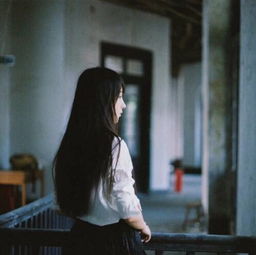  女生长发唯美背影