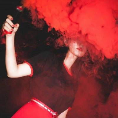 红色系头像女最新最火红色系女生头像