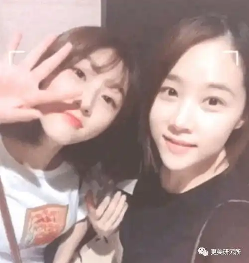  生了3个孩子的40岁辣妈,比18岁女儿还年轻,真冻龄背后靠的是心机微调啊
