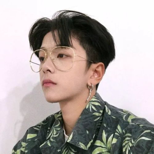  男生头像喜欢是每个人都有的天分,而爱你是我独有的天份