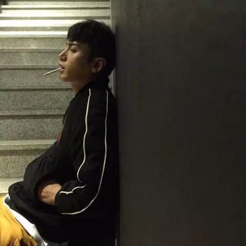  抽烟男女头