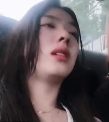  王思聪社交账号被封,因迷之发言引争议,曾与女网红互撕