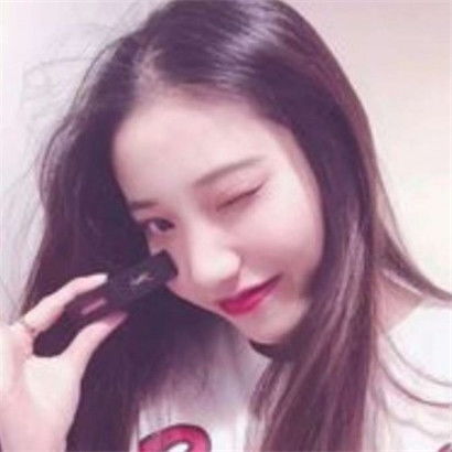  特别自信非常开朗并且十分好看的气质女生头像图片