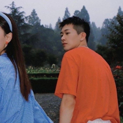  官宣情头少年时代的忧郁是对整个宇宙的骄傲