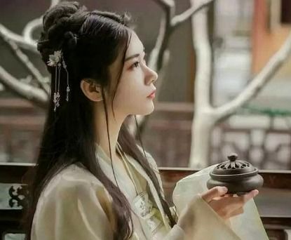  感情不断却总不长久,八字桃花旺盛的女子,该如何正确把握婚姻
