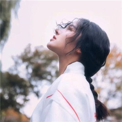  女生唯美小清新伤感头像2018爱的龙卷风已席卷整个心脏