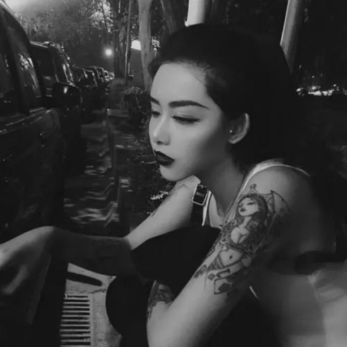  黑白头像我们总想要珍惜,却一身脾气
