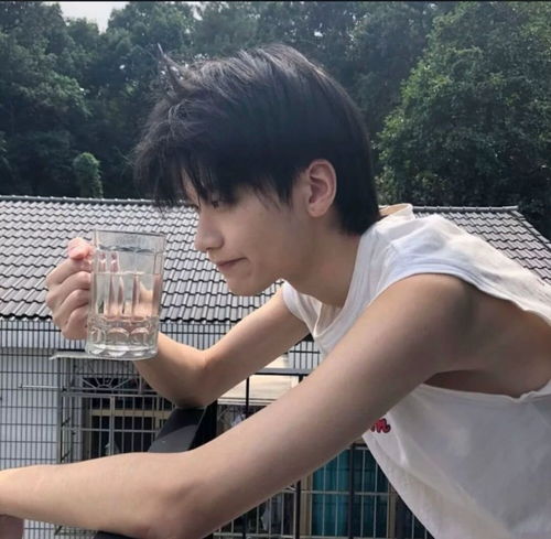  男生头像来世做春风流浪又自由