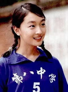  周冬雨从走红到影后,她迎合时尚却变大妈,找到少女感后竟能撩倒金城武