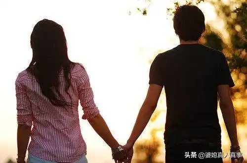  老婆带男人回家当着我的面提离婚,医院见到老婆她抱着我痛哭