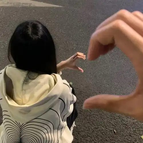  比心情头情侣头像