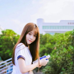  美女欣赏清纯运动美女户外图片