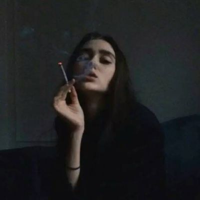  个性头像女生气质高冷抽烟2018最新越长大挽留的话越难说出口