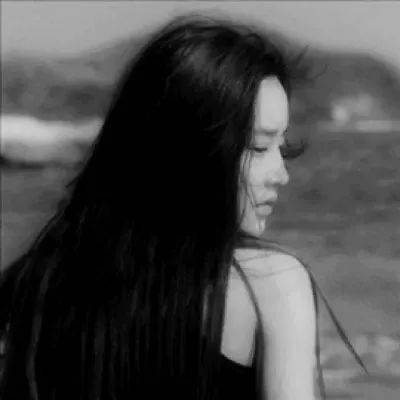  黑白头像高清女生头像