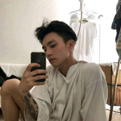  手机控男生头像精选,不要把太多的时候浪费在手机上