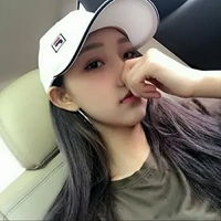 戴帽子女生头像洗头