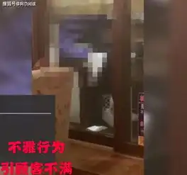  早恋一对情侣饭店包间内做不雅动作,女孩身穿校服身份引热议