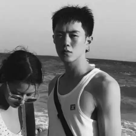 微信情侣头像黑白男女爱是等待爱是陪伴