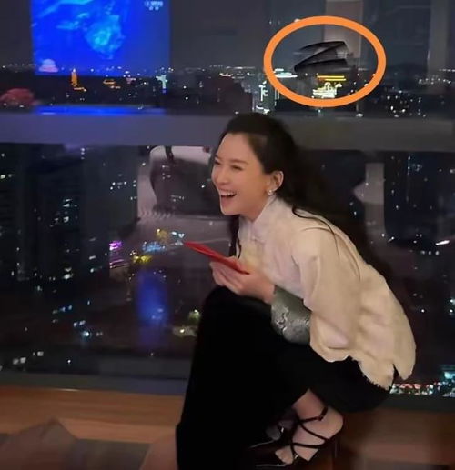  汪峰带新女友森林北参加家庭聚会,两人互动超甜女方戴着迪奥包