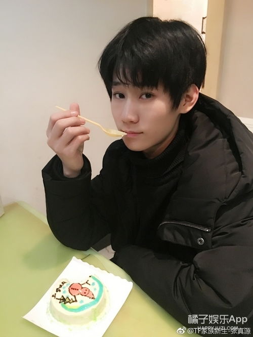  他是tfboys的师弟,性格温润,家族里的唱歌担当