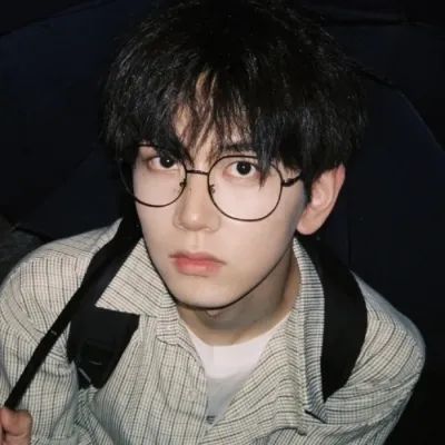  男生头像又是一年盛夏会偶尔想我吗