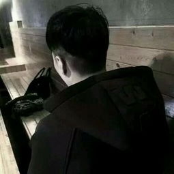  2018黑白系非主流个性男生头像大全不管未来怎样你还有我