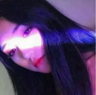  超拽的句子别对我太好,免得我以身相许你又不要