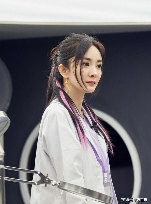  杨幂医生造型超惊艳粉色挑染灵动可人,不愧是少女感的代表