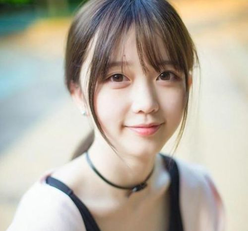  初中到大学的班花对比照火了,初中有种清纯美,却赶不上大学知性