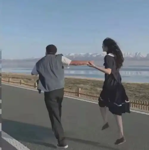  男生真正暗恋你时,这3人会替他表白,丫头可别装看不懂