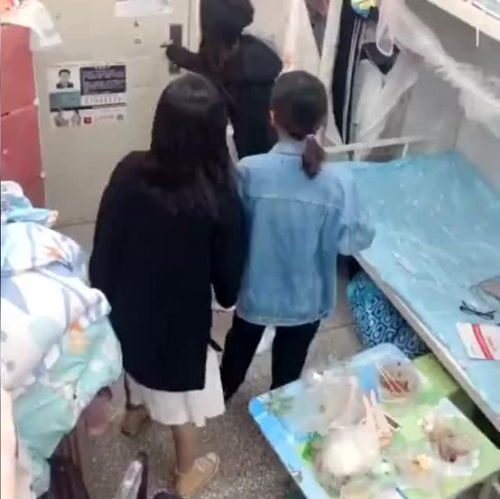  这个女生气质拿捏的非常到位,是个高贵的沙雕