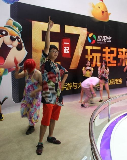  屌丝求婚女神遭拒欲硬上霸气男子挺身救美